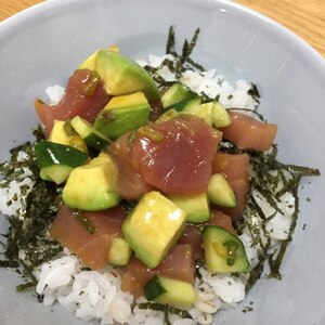 めちゃうま♪マグロとアボカドのユッケ丼